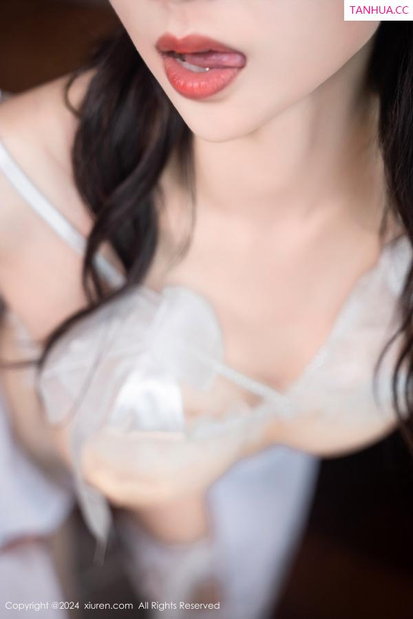   [XiuRen]高清写真图 2024.08.28 No.9077 宝宝甜 美腿丝袜第7张图片